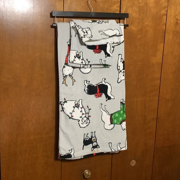 JINGLES & JOY- Seasonal- DOGGIE 🐶 HOLIDAY🎄 Bath Towel Set - Picture 4 of 14